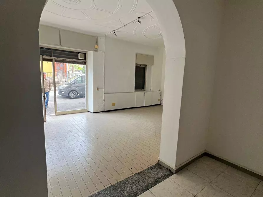 Immagine 4 di Locale commerciale in vendita  a Bergamo