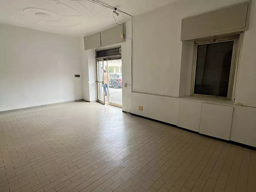 Immagine 7 di Locale commerciale in vendita  a Bergamo