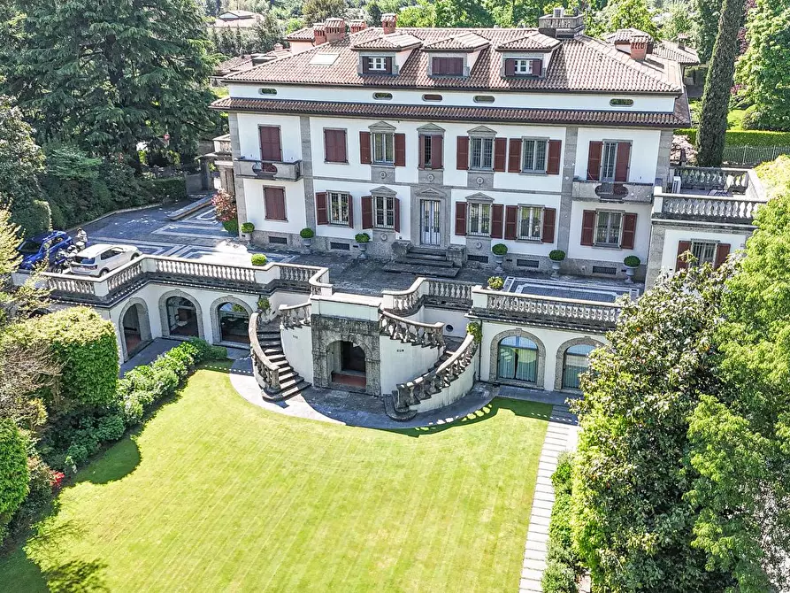 Immagine 1 di Villa in vendita  in Via Gaetano Donizetti 125 a Brembate Di Sopra