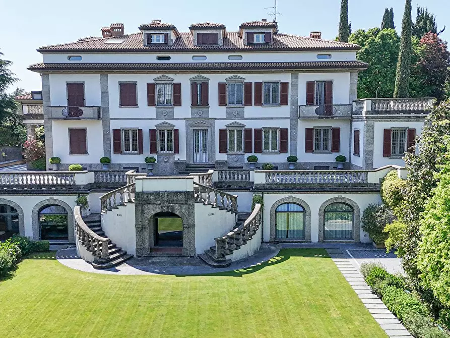 Immagine 2 di Villa in vendita  in Via Gaetano Donizetti 125 a Brembate Di Sopra