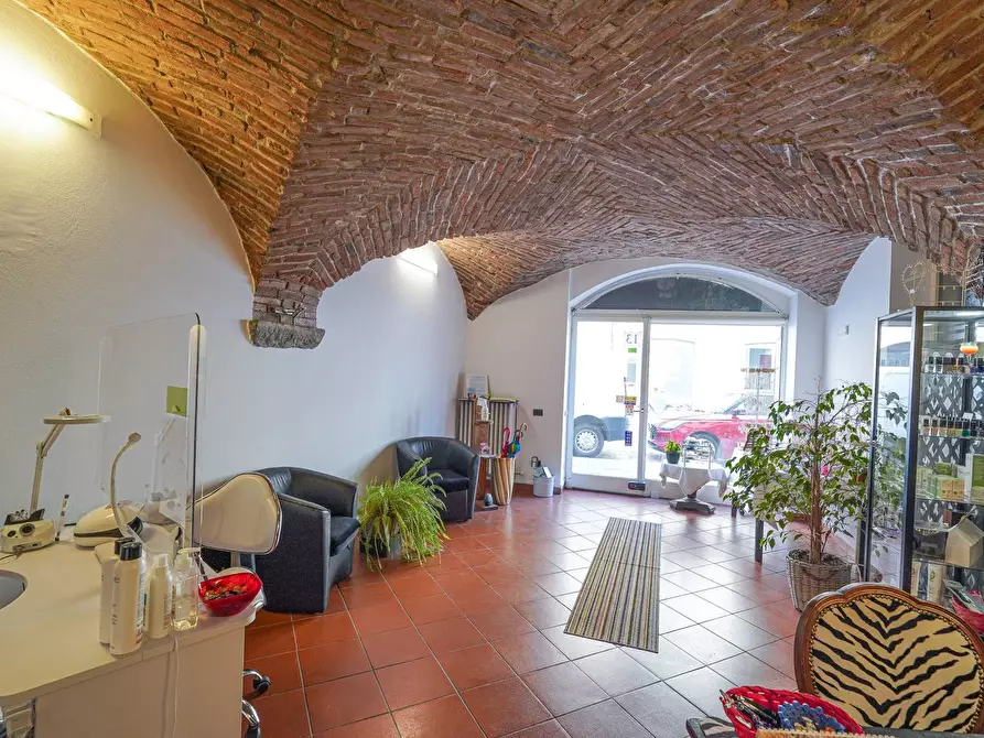Immagine 8 di Locale commerciale in vendita  in via Borgo palazzo 13 a Bergamo