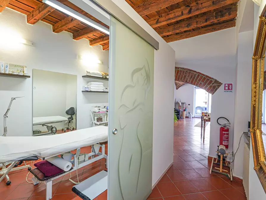 Immagine 18 di Locale commerciale in vendita  in via Borgo palazzo 13 a Bergamo