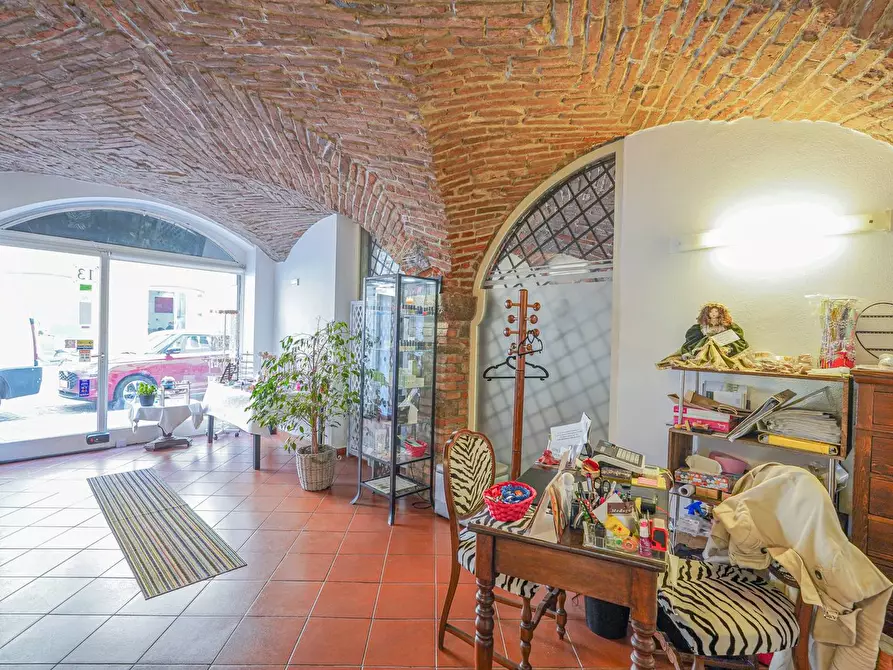 Immagine 21 di Locale commerciale in vendita  in via Borgo palazzo 13 a Bergamo