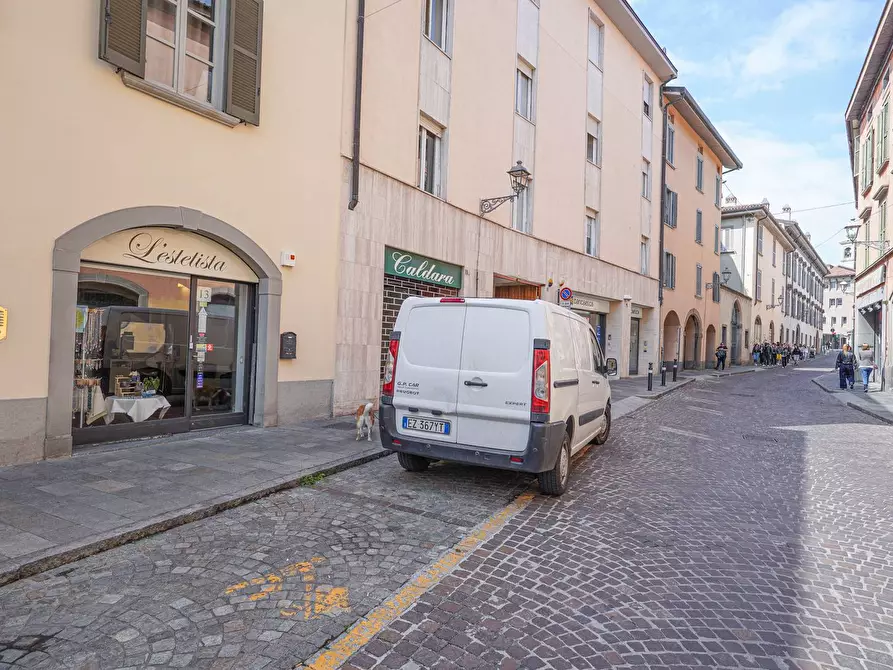 Immagine 4 di Locale commerciale in vendita  in via Borgo palazzo 13 a Bergamo
