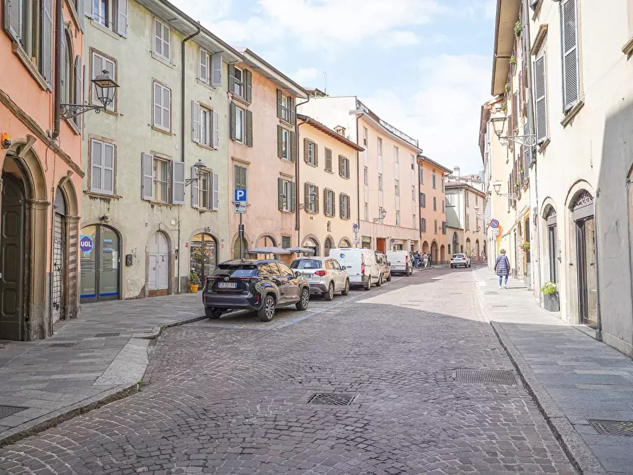 Immagine 25 di Locale commerciale in vendita  in via Borgo palazzo 13 a Bergamo