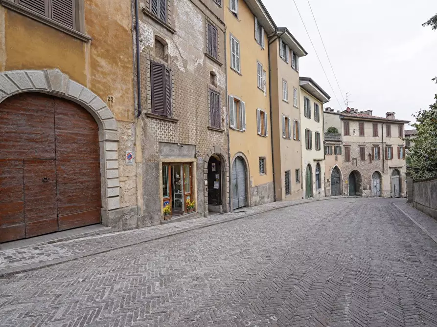 Immagine 37 di Negozio in vendita  in Via Porta Dipinta 24 a Bergamo