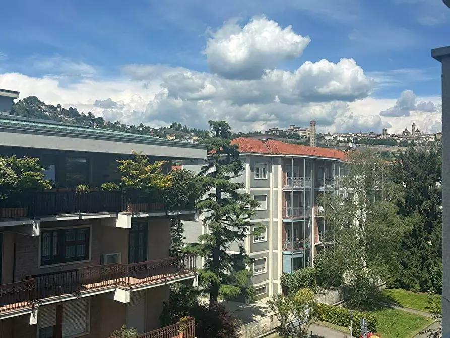 Immagine 11 di Appartamento in vendita  in Innocenzo XI 10 a Bergamo