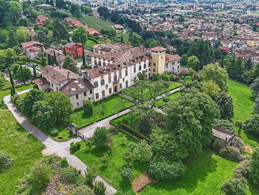 Immagine 1 di Castello in vendita  in Via Castello 13 a Cenate Sotto