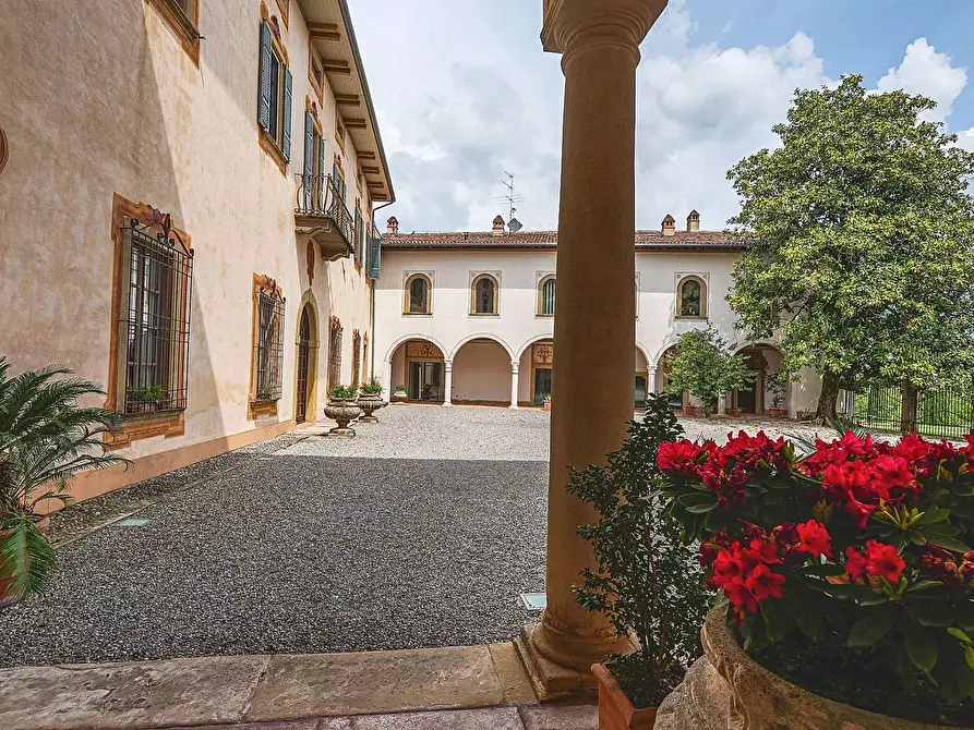 Immagine 6 di Castello in vendita  in Via Castello 13 a Cenate Sotto