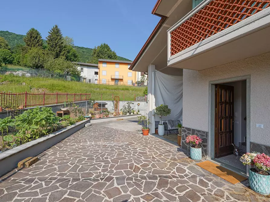 Immagine 7 di Villetta a schiera in vendita  in LEOPARDI 20 a Sant'omobono Terme
