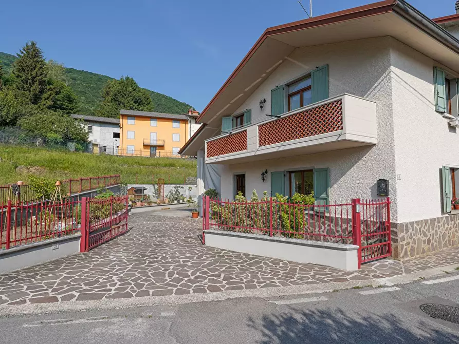 Immagine 2 di Villetta a schiera in vendita  in LEOPARDI 20 a Sant'omobono Terme