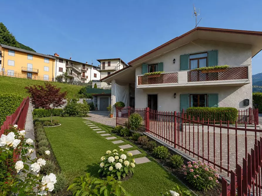 Immagine 1 di Villetta a schiera in vendita  in LEOPARDI 20 a Sant'omobono Terme