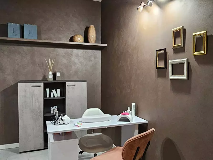Immagine 5 di Locale commerciale in affitto  a Bergamo