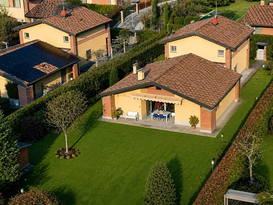 Immagine 1 di Villa in vendita  in via garibaldi 12 a Almenno San Bartolomeo