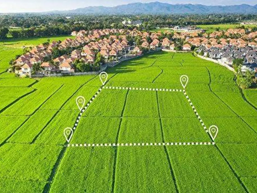 Immagine 1 di Terreno residenziale in vendita  in Via Paratico a Capriolo