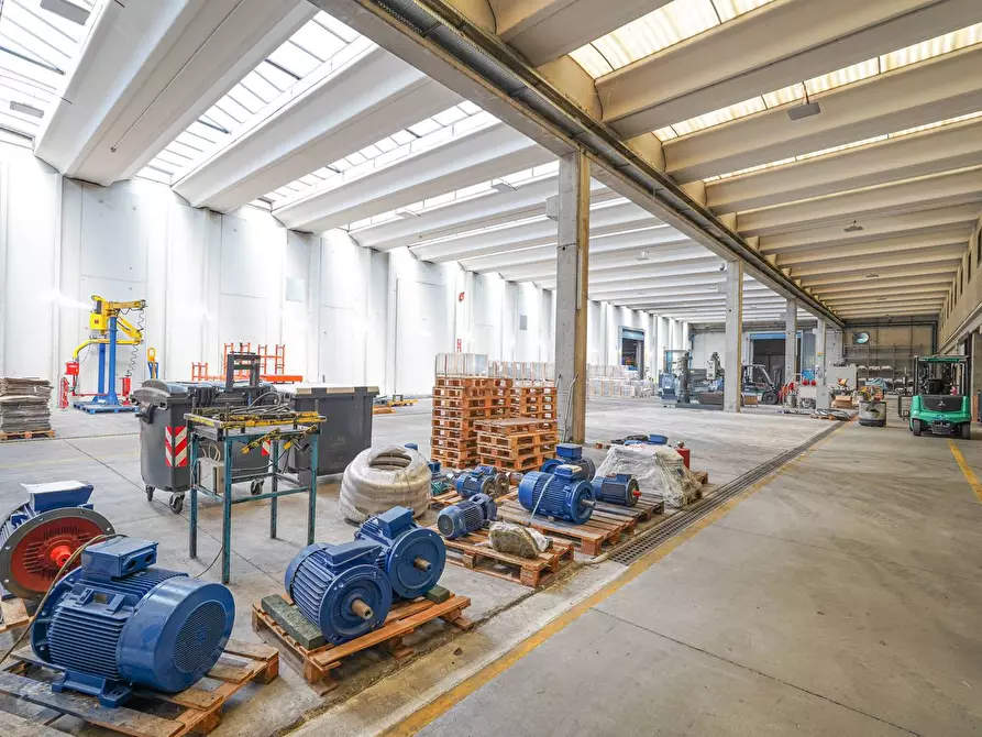 Immagine 22 di Capannone industriale in vendita  in via Bedesco 37 a Sotto Il Monte Giovanni Xxiii