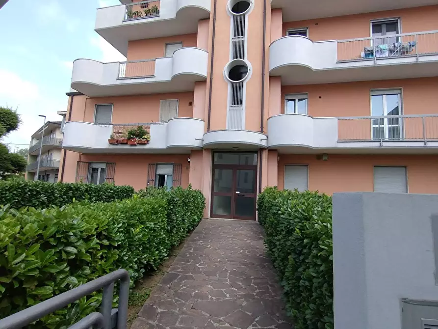 Immagine 1 di Appartamento in vendita  in P.zza VII Martiri a Almenno San Bartolomeo