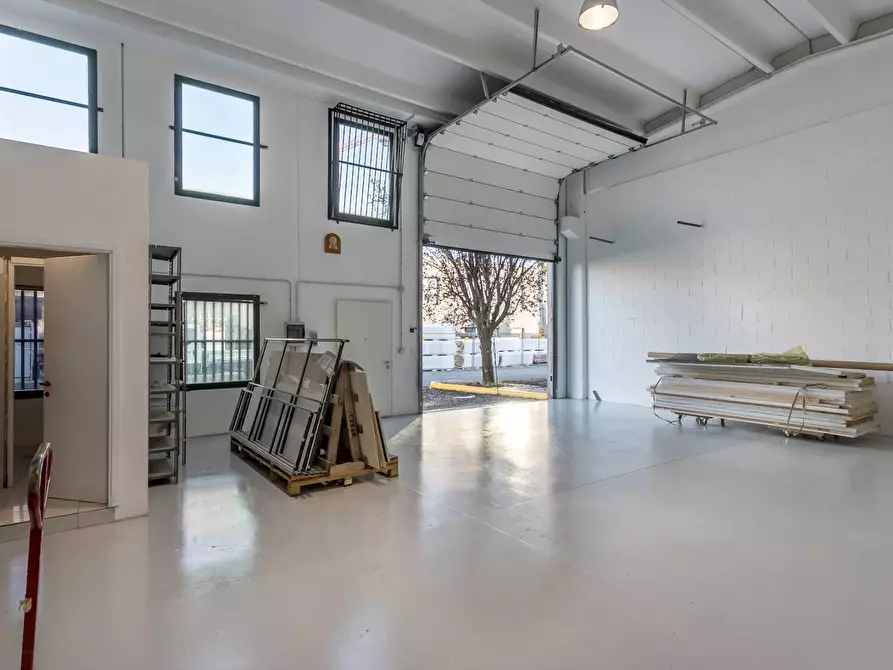 Immagine 14 di Laboratorio in vendita  in Via quinto alpini a Bagnatica