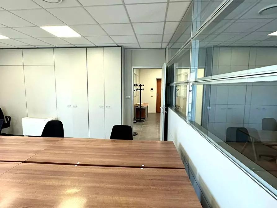 Immagine 10 di Ufficio in affitto  in Via Marco Biagi 95 a Almenno San Bartolomeo
