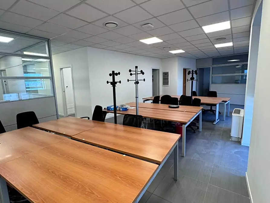Immagine 7 di Ufficio in affitto  in Via Marco Biagi 95 a Almenno San Bartolomeo