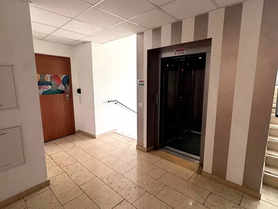 Immagine 23 di Ufficio in affitto  in Via Marco Biagi 95 a Almenno San Bartolomeo