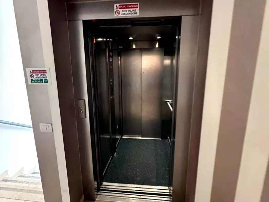 Immagine 21 di Ufficio in affitto  in Via Marco Biagi 95 a Almenno San Bartolomeo