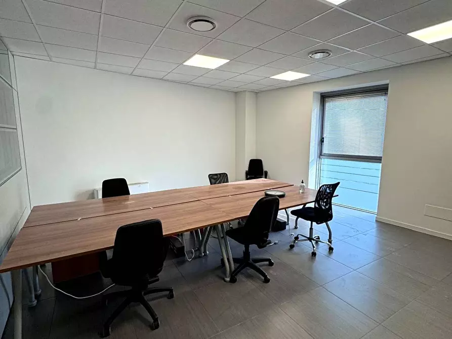 Immagine 15 di Ufficio in affitto  in Via Marco Biagi 95 a Almenno San Bartolomeo