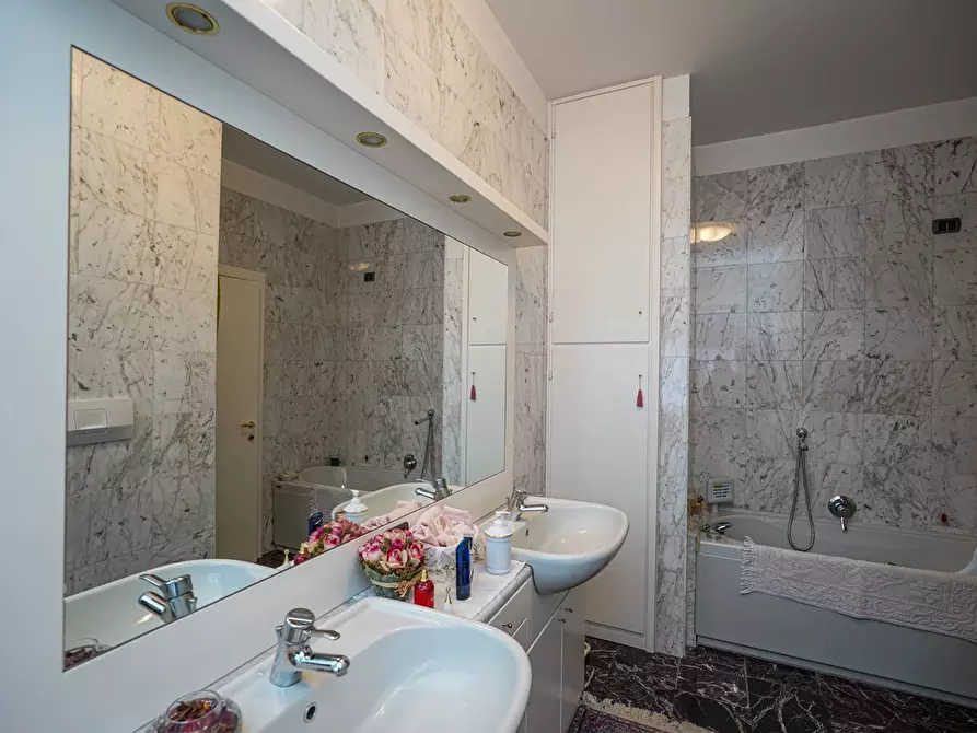 Immagine 32 di Appartamento in vendita  in via IV novembre 14 a Bergamo