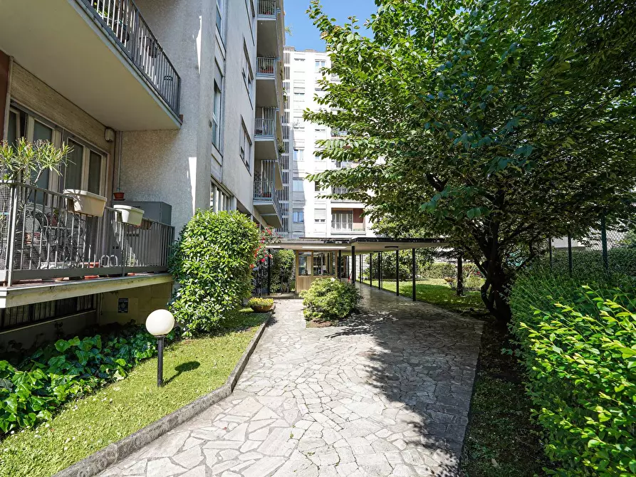 Immagine 41 di Appartamento in vendita  in via IV novembre 14 a Bergamo