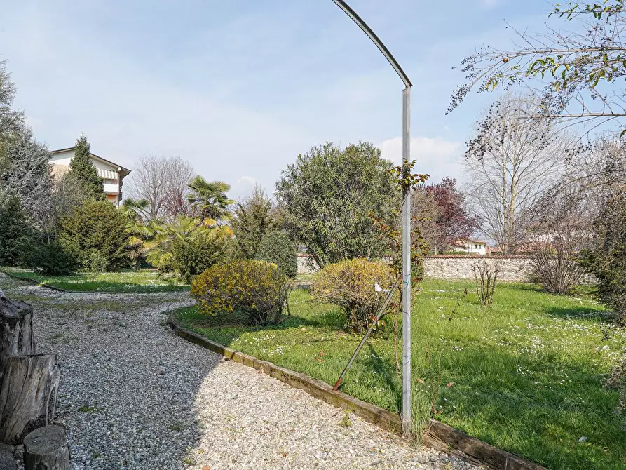 Immagine 14 di Villa in vendita  a Ponte San Pietro