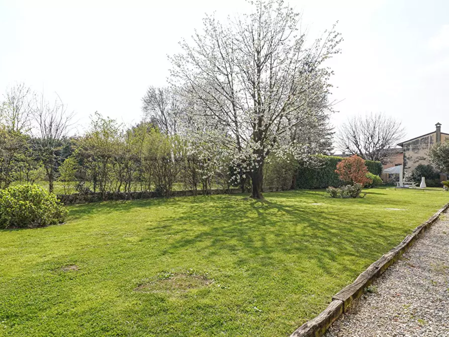 Immagine 15 di Villa in vendita  a Ponte San Pietro