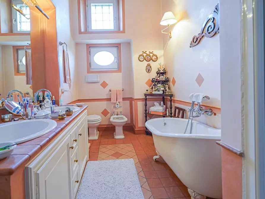 Immagine 50 di Villa in vendita  a Ponte San Pietro