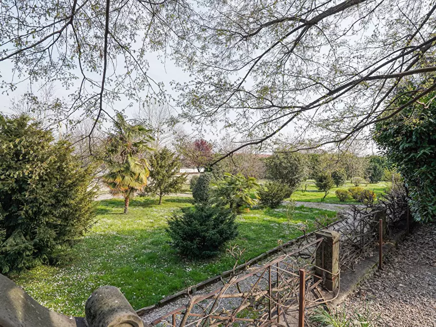 Immagine 55 di Villa in vendita  a Ponte San Pietro