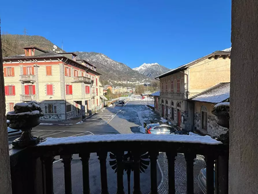 Immagine 17 di Villa in vendita  in piazza IV novembre a Lenna