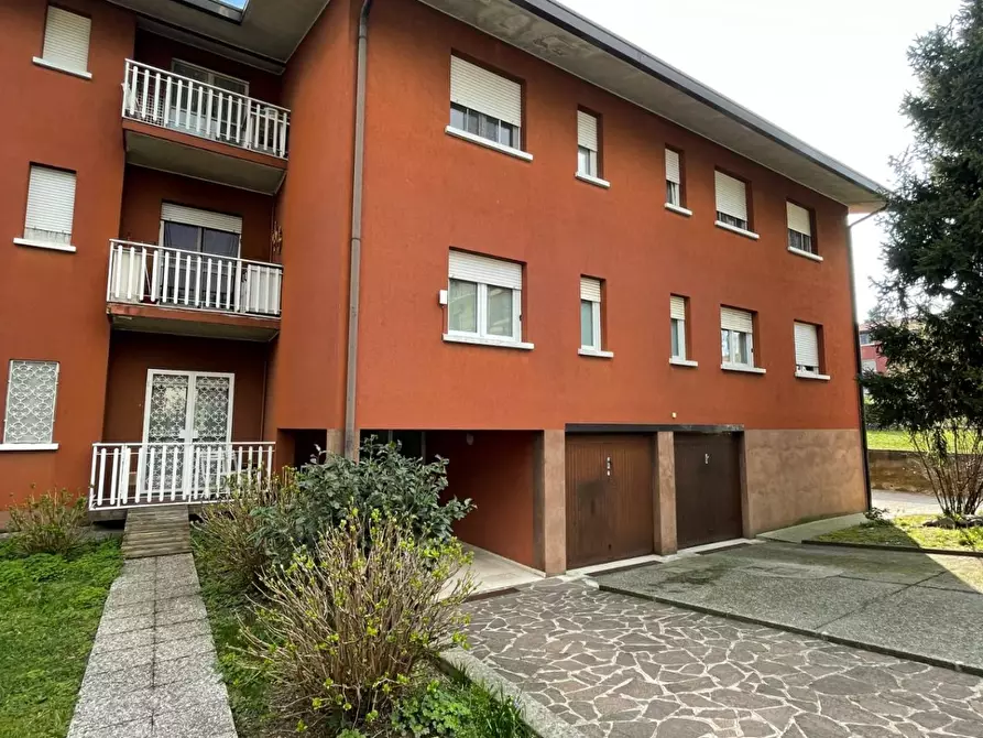 Immagine 1 di Appartamento in vendita  in via xxv aprile a Almenno San Bartolomeo