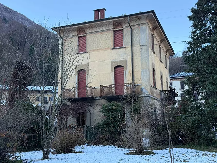 Immagine 12 di Villa in vendita  in piazza IV novembre a Lenna