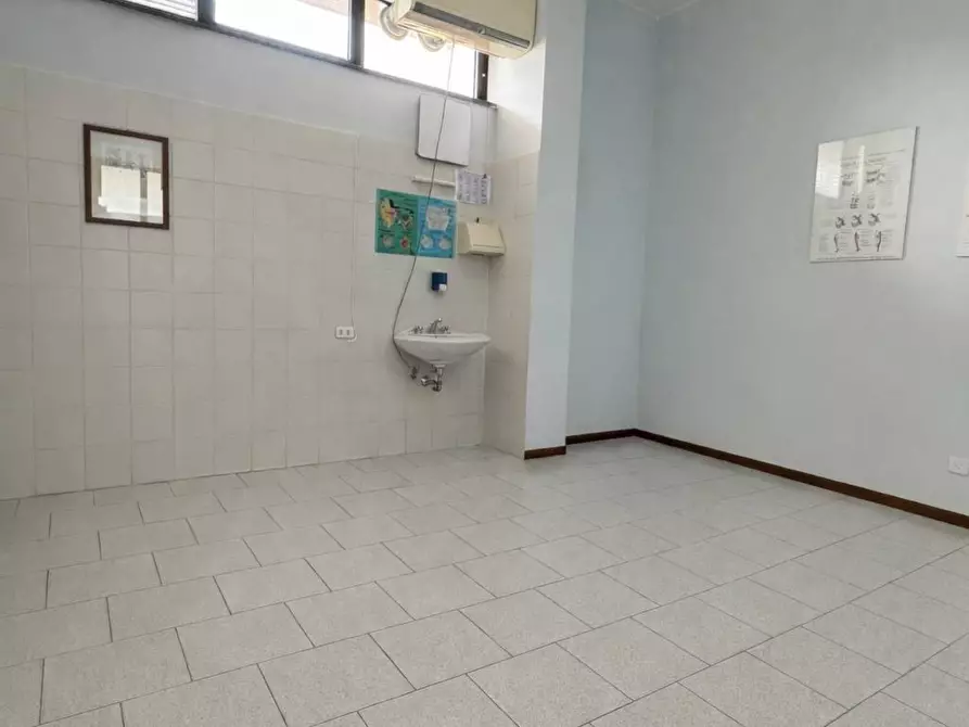 Immagine 10 di Ufficio in vendita  in via turati a Almenno San Bartolomeo