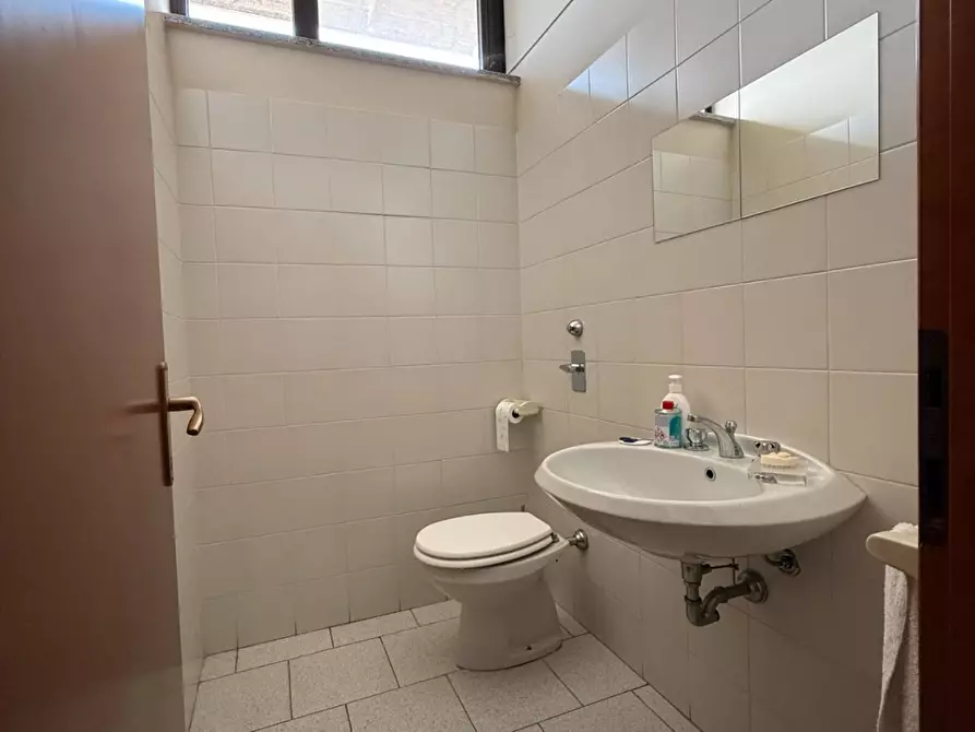 Immagine 12 di Ufficio in vendita  in via turati a Almenno San Bartolomeo