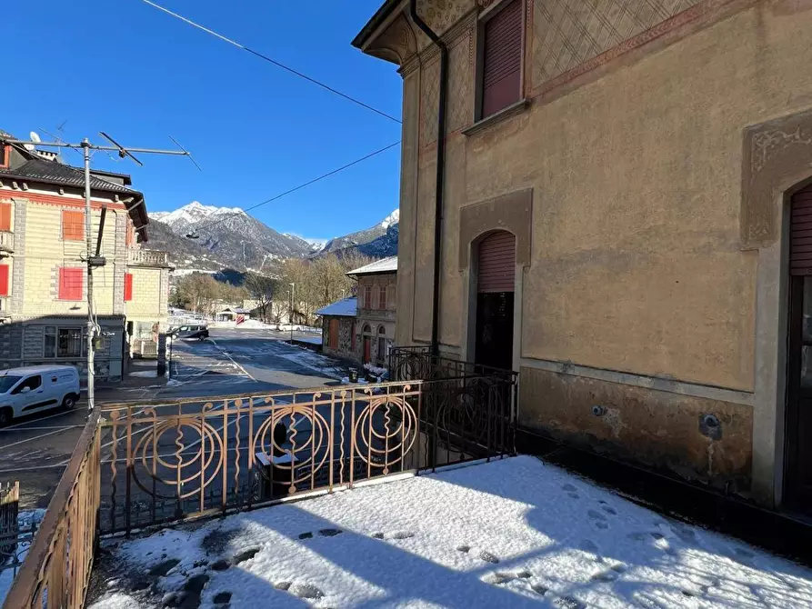 Immagine 15 di Villa in vendita  in piazza IV novembre a Lenna