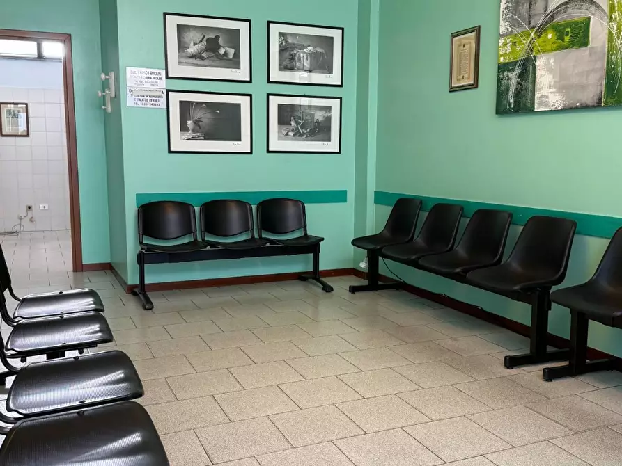 Immagine 5 di Ufficio in vendita  in via turati a Almenno San Bartolomeo
