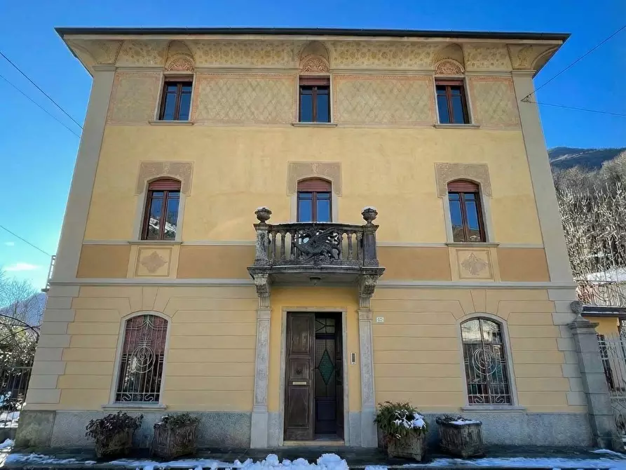 Immagine 2 di Villa in vendita  in piazza IV novembre a Lenna
