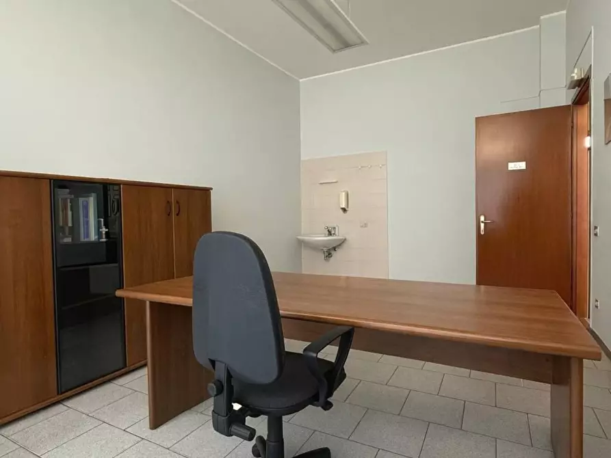 Immagine 8 di Ufficio in vendita  in via turati a Almenno San Bartolomeo