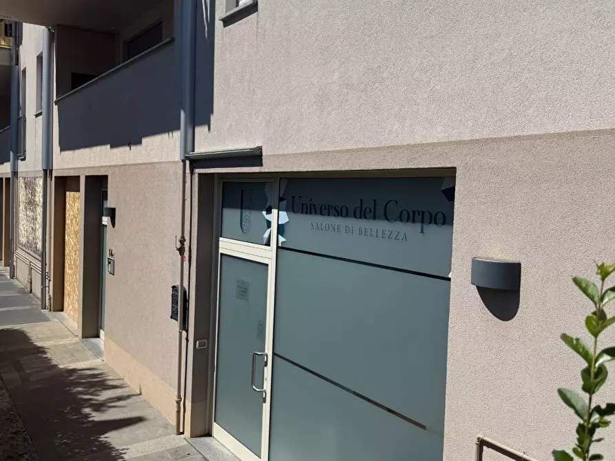 Immagine 8 di Locale commerciale in affitto  a Bergamo