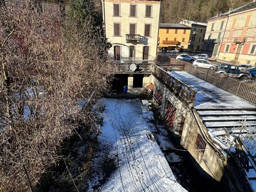 Immagine 13 di Villa in vendita  in piazza IV novembre a Lenna