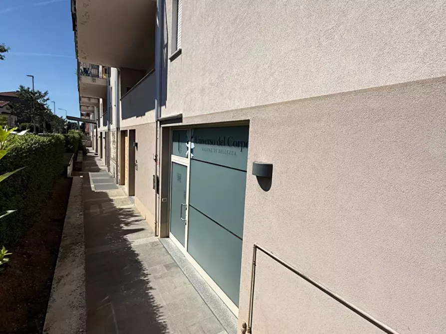Immagine 7 di Locale commerciale in affitto  a Bergamo