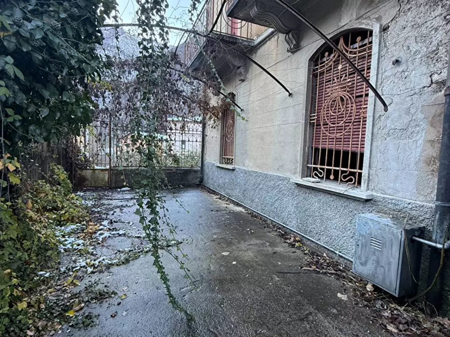 Immagine 7 di Villa in vendita  in piazza IV novembre a Lenna