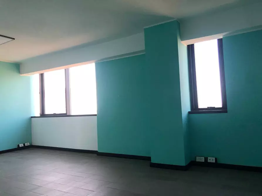 Immagine 2 di Ufficio in affitto  in via campobello 1 a Pomezia