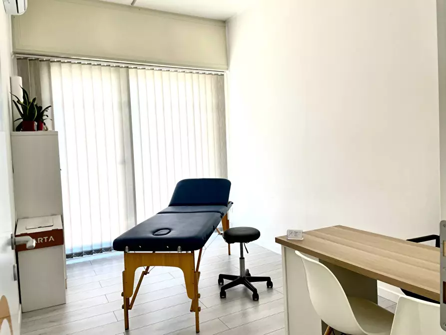 Immagine 3 di Ufficio in affitto  in via Catullo 7 a Pomezia