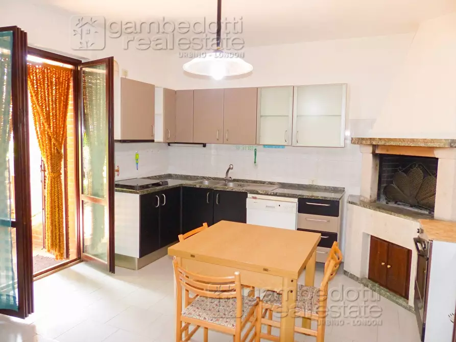 Immagine 1 di Appartamento in vendita  a Urbino
