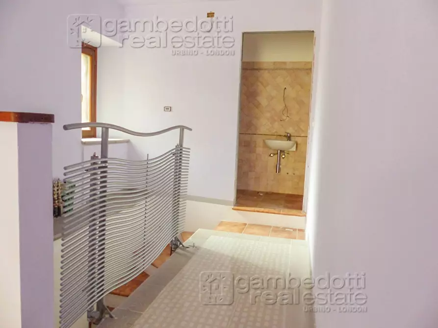 Immagine 2 di Locale commerciale in vendita  a Sant'angelo In Vado